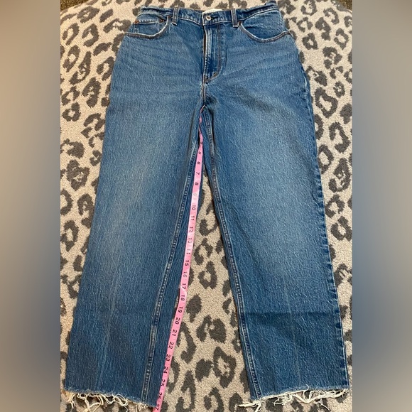 Abercrombie Curve Love Ultra High Rise 90โs Straight Jeans - Picture 7 of 8